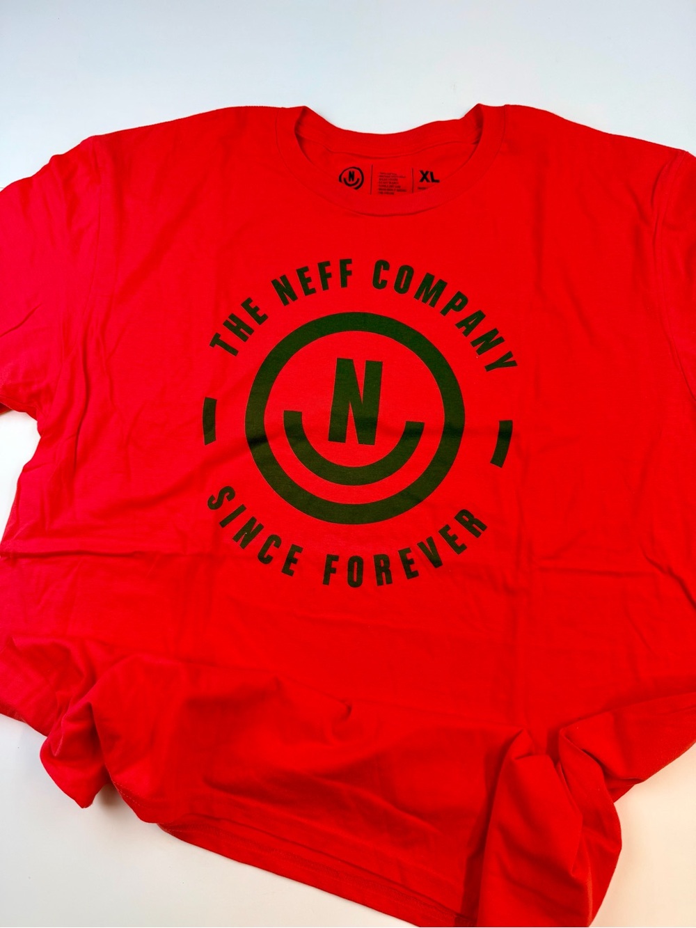 The Neff Company Men’s Red Tee with GREEN logo NWT very nice tee